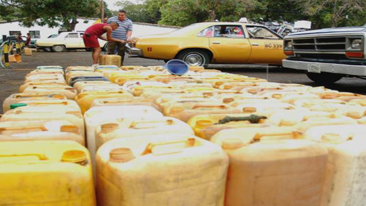 Detienen a dos sujetos por contrabando de gasolina en Nueva Esparta
