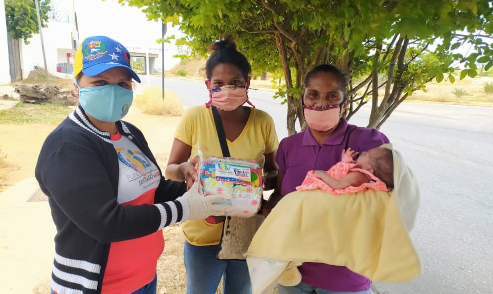 Fundación Santiago Mariño entregó kits maternos a madres porlamarenses