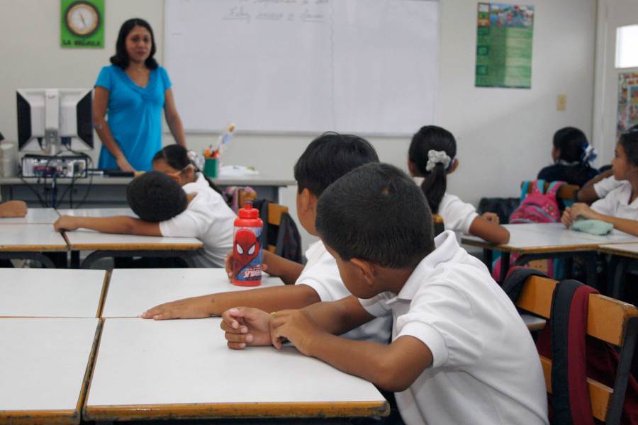 Constituyen plan para que la educación llegue a todos los estudiantes en Maneiro