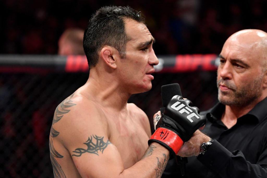 Luchador de la UFC Tony Ferguson fue hospitalizado tras su derrota