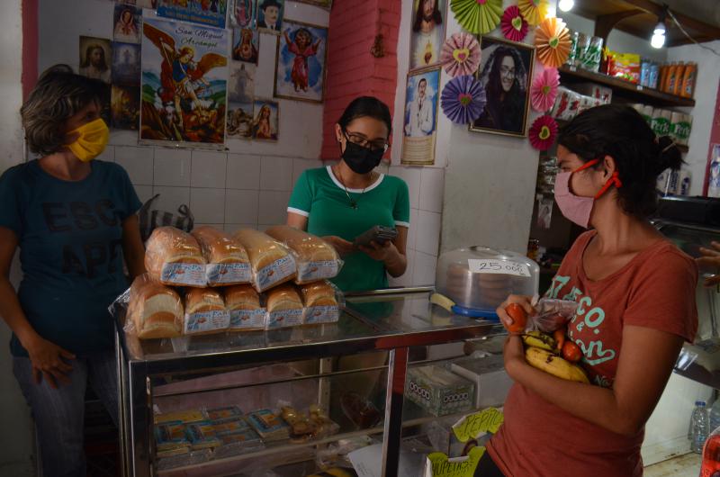 Para los venezolanos comer y comprar medicinas es un reto diario
