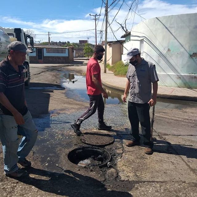 Realizan limpieza integral de cloacas y drenajes en el municipio Maneiro