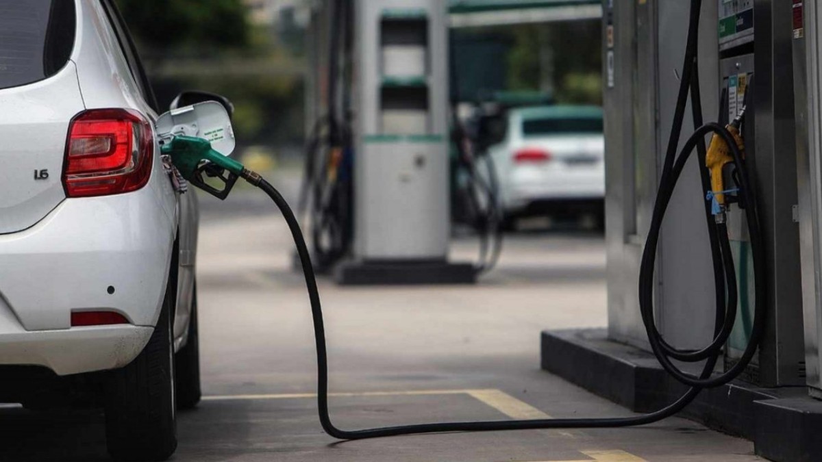Régimen evalúa fijar el precio de la gasolina en 0,50 centavos de dólar