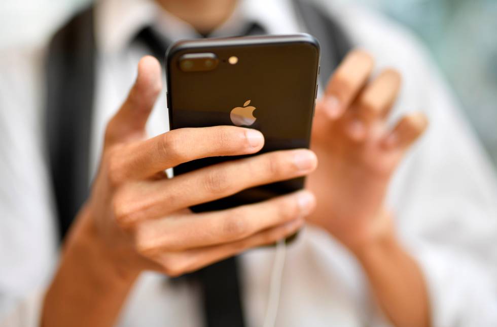 Usuarios de Apple podrán desbloquear sus iPhone cuando usan mascarilla