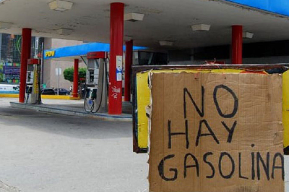 Venezolanos creen que gasolina proveniente de Irán terminará en manos de revendedores