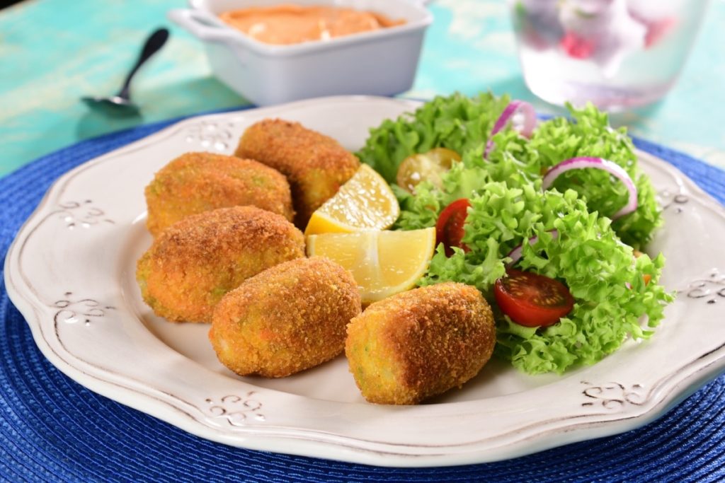 croquetas de maíz con queso parmesano