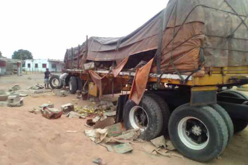 Camión con aceite comestible fue saqueado en Anzoátegui