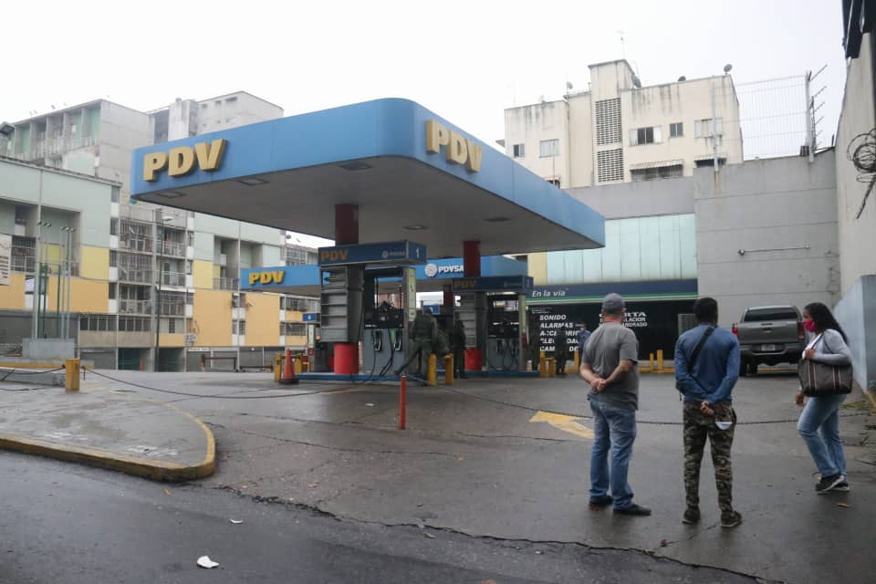 Gasolineras en municipios Libertador y Chacao permanecen cerradas