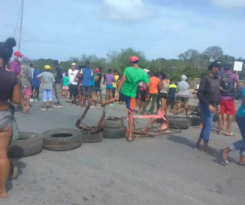 Habitantes de Las Guavaras en Nueva Esparta exigen llegada del CLAP