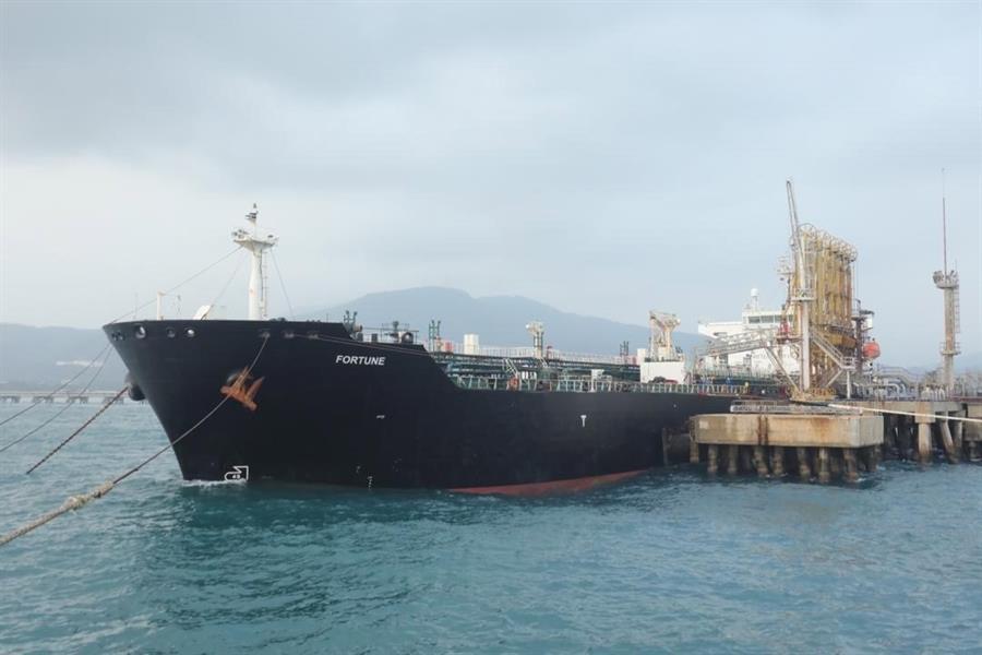 Irán afirma que enviará más cargamentos de gasolina a Venezuela si lo requiere