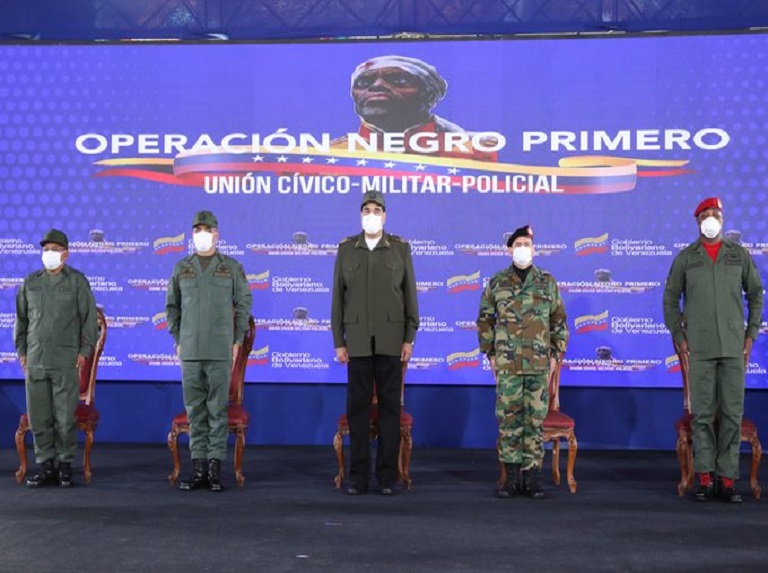 Maduro condecoró a oficiales