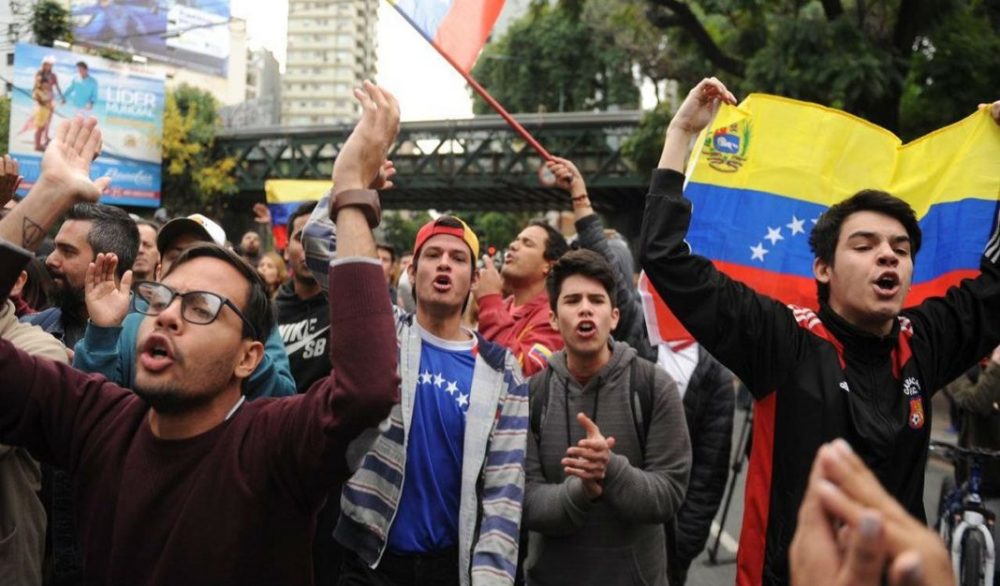 Venezolanos varados en Argentina combocan a una protesta para el lunes