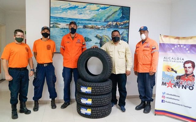 Alcaldía de Mariño entrega neumáticos a Protección Civil