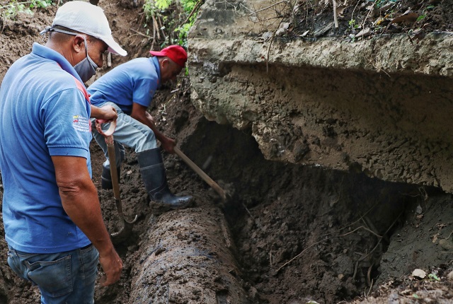Hidrocaribe repara avería de tubería de aguas blancas en Cocheima