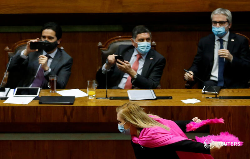 Diputada chilena celebró en el Congreso con un baile y enciende las redes