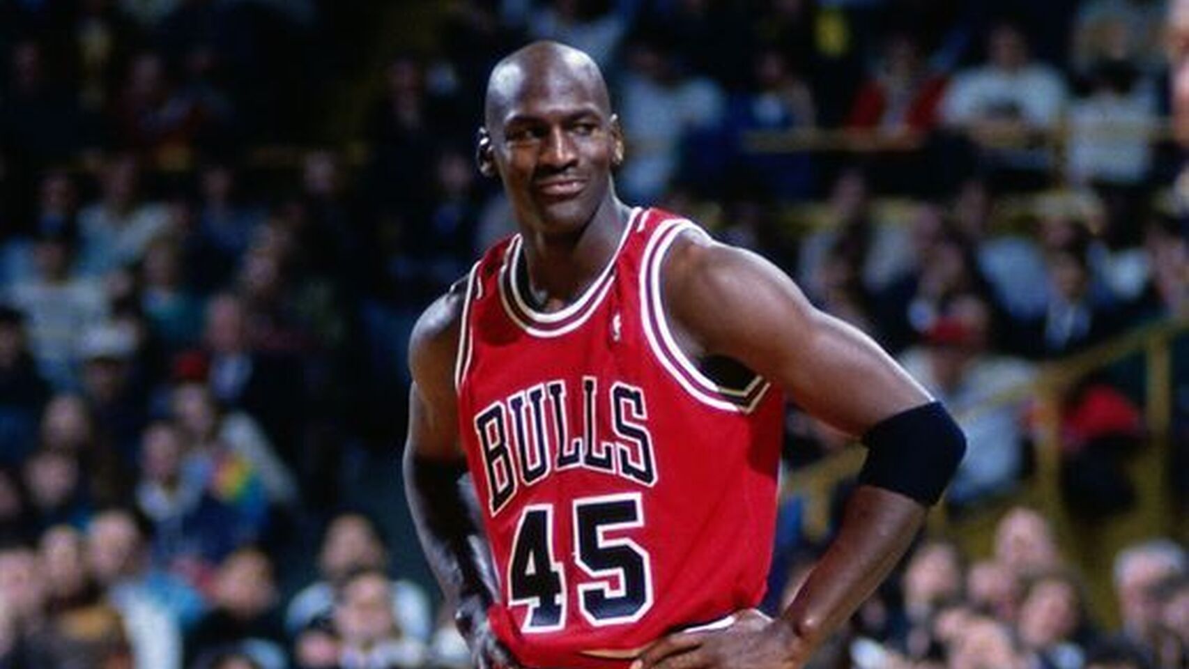 El legendario Michael Jordan vestirá uniformes de los 30 equipos de la NBA