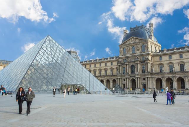 Louvre de París