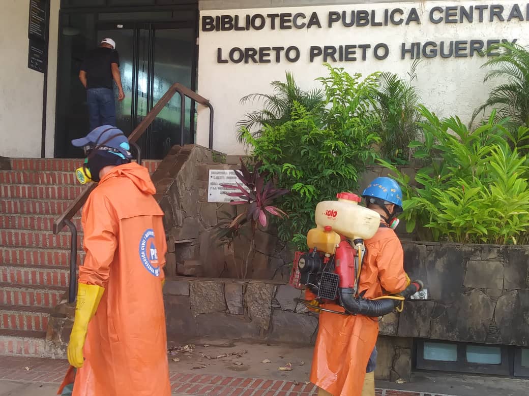 Realizan jornada de desinfección en biblioteca Loreto Prieto Higuerey de Nueva Esparta