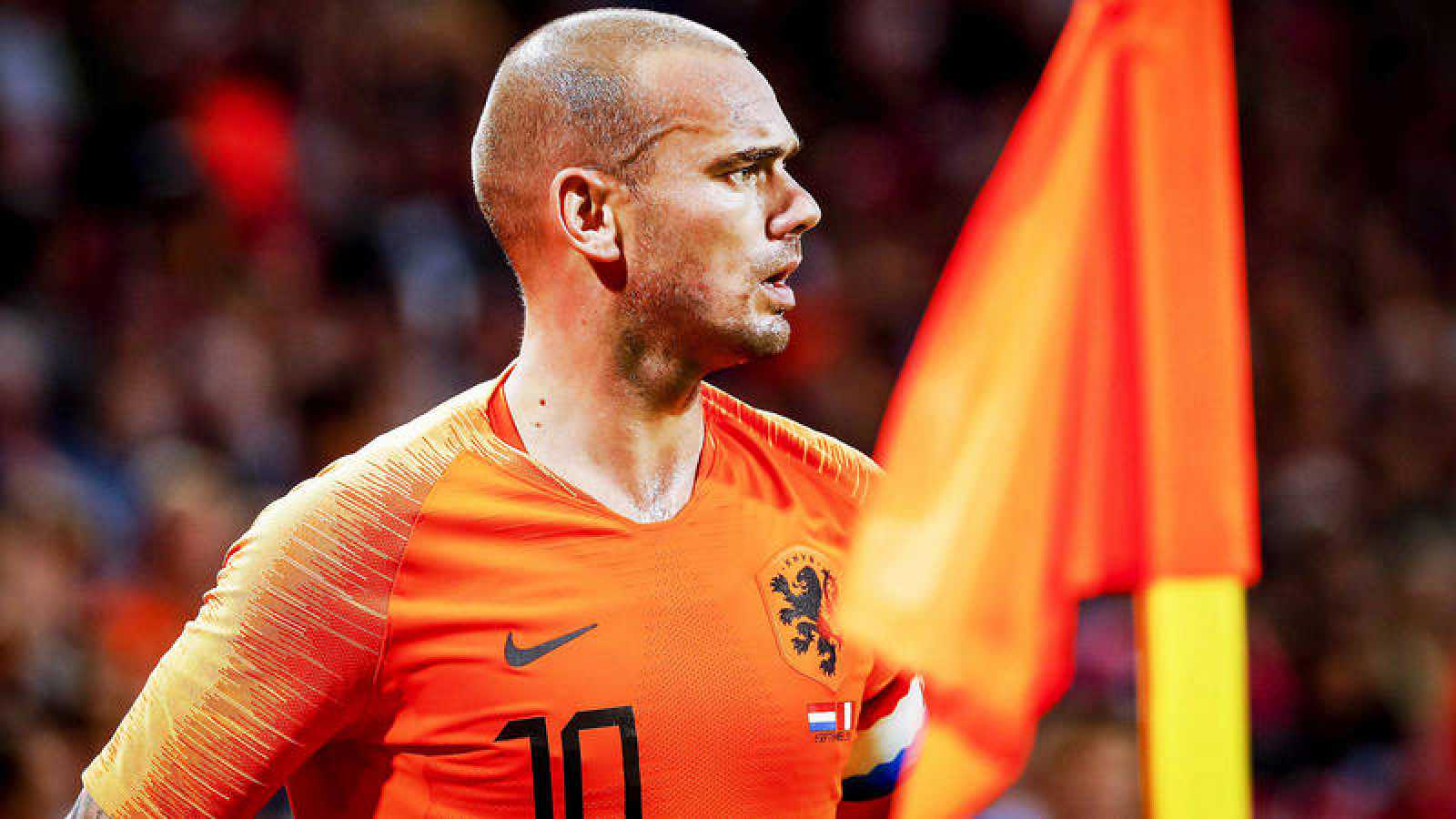 Wesley Sneijder se plantea volver a jugar al fútbol con el Utrecht