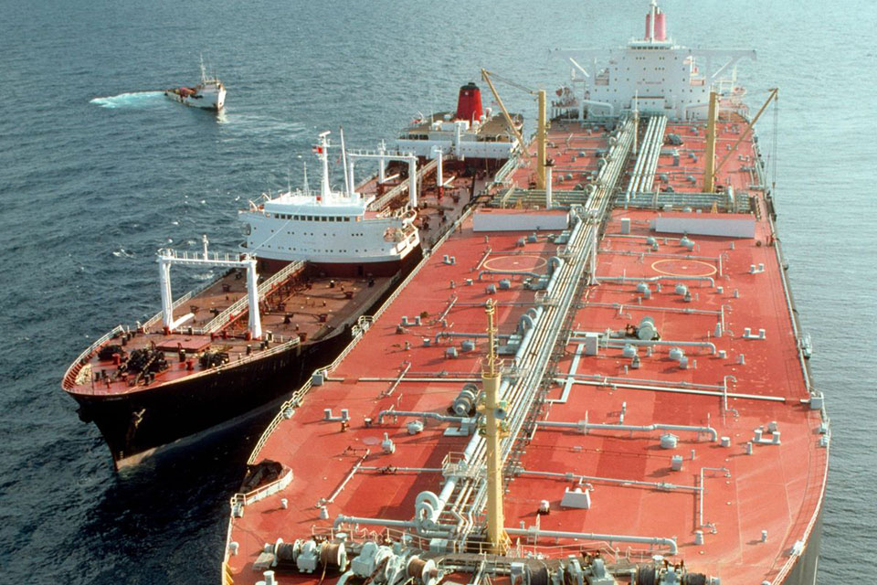 cuatro buques con gasolina iraní