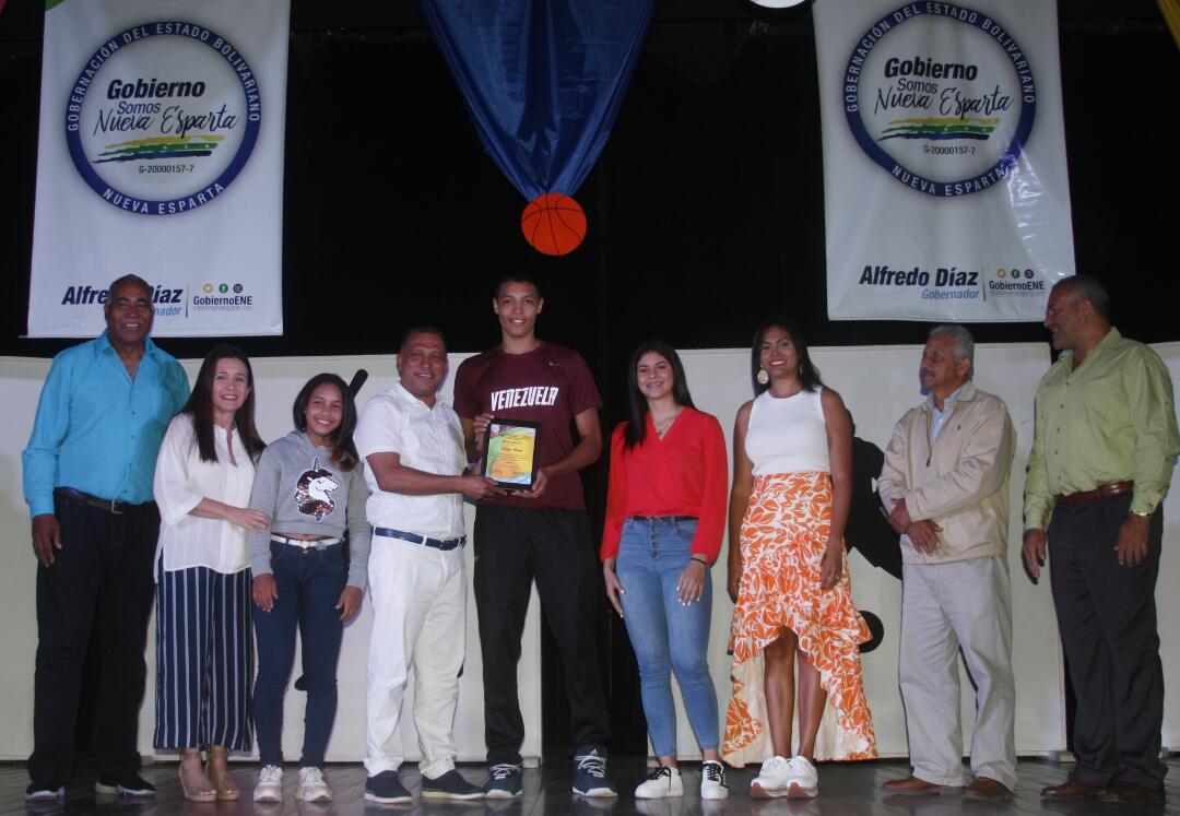 Gobernador de Nueva Esparta felicitó al atleta Santiago Monrroy por lograr beca en el exterior