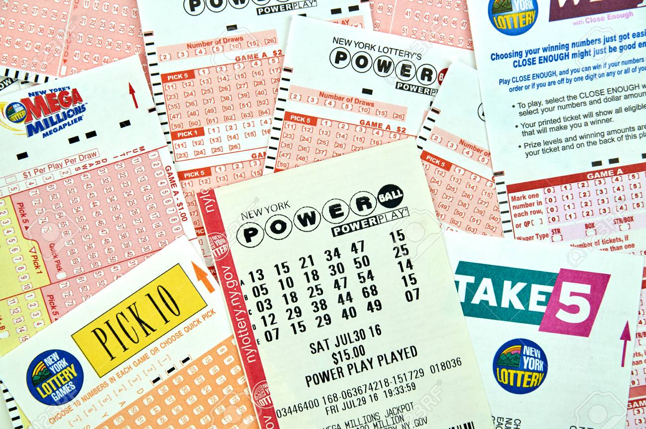 Hombre gana 75.000 dólares en la lotería al proponerse reforzar su ortografía