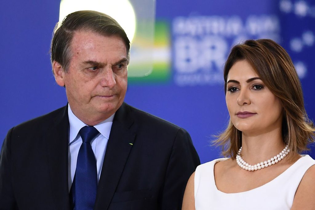 Muere por coronavirus la abuela de la esposa de Bolsonaro