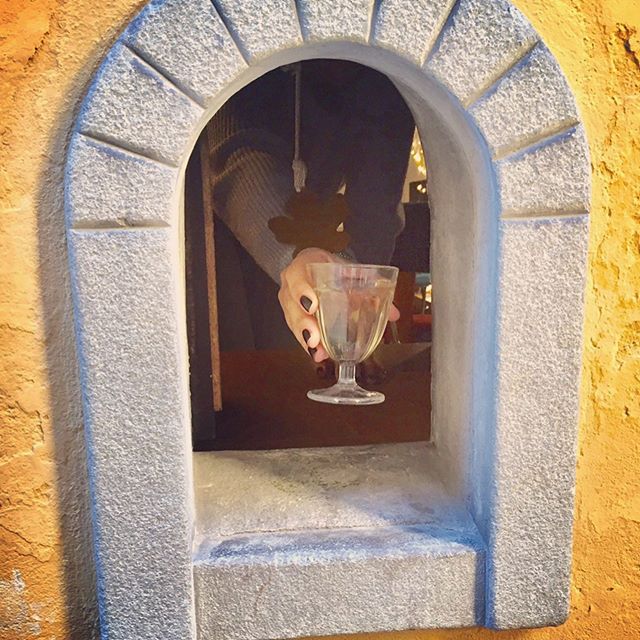 Reabren las históricas “ventanas del vino” en Italia