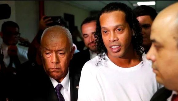 Ronaldinho conocerá este lunes si quedará en libertad tras medio año retenido