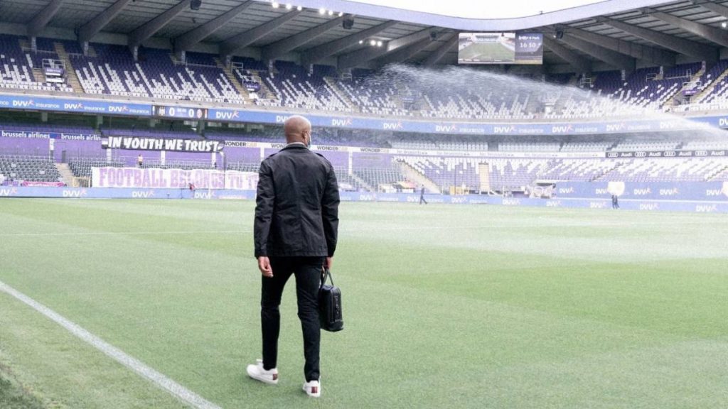 Aficionados al fútbol podrán regresar a los estadios en Bélgica