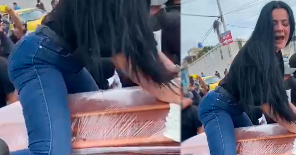 En medio de un funeral, una mujer baila montada sobre un ataúd en Ecuador (+Video)