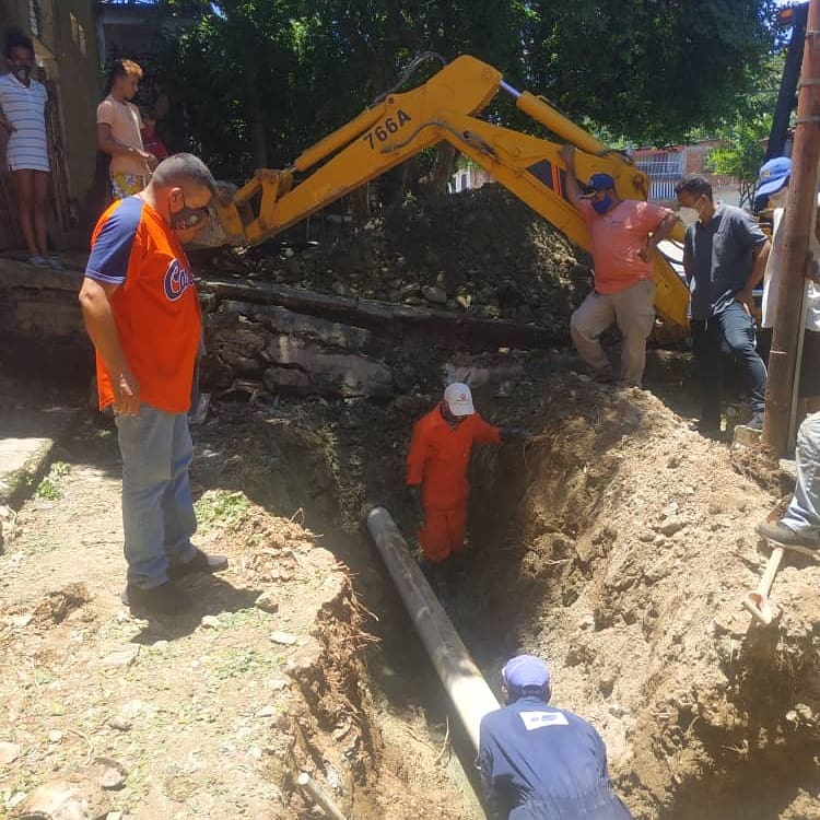 Reparan colector de aguas servidas del sector Buenos Aires en Arismendi