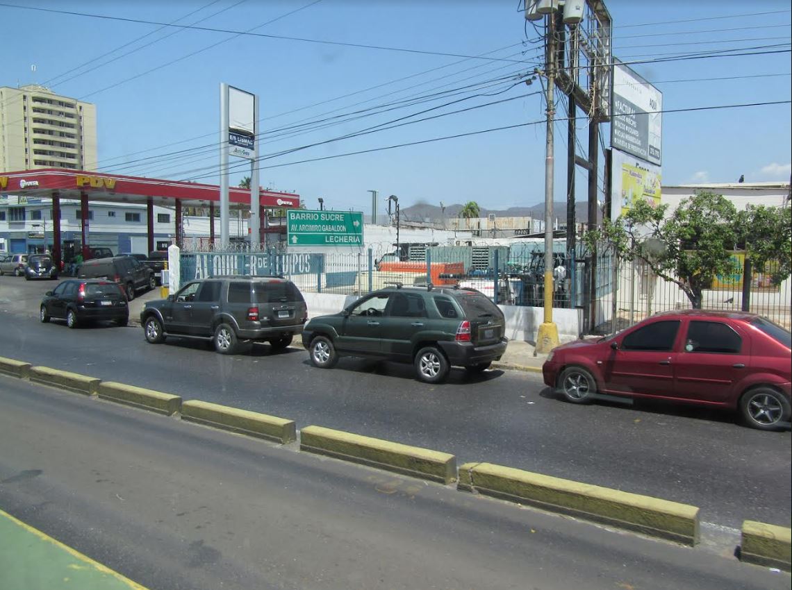 Reportan protestas en Los Robles por falta de gasolina