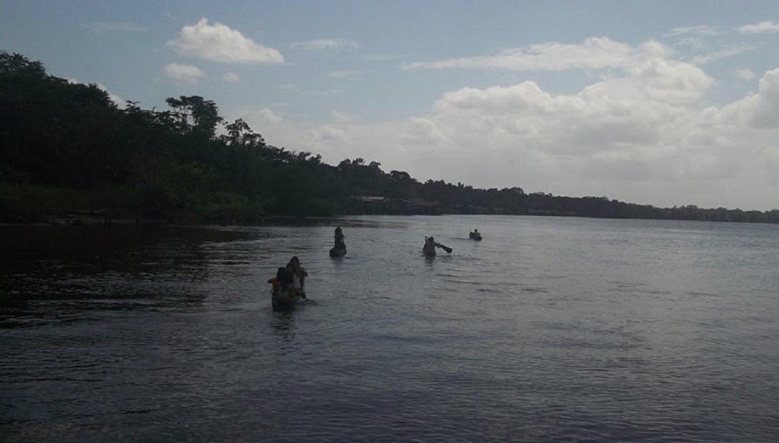 Huyen de la crisis de Venezuela: Indígenas de Delta Amacuro se desplazan hacia Brasil