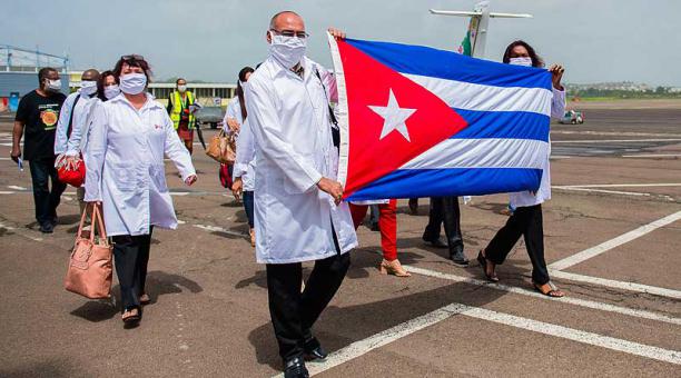 Médicos cubanos que descartaron de misión en Venezuela denuncian que cifras del Covid-19 son falsas