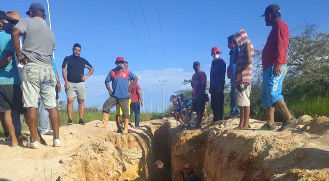 Sustituyen tubería para mejorar distribución de agua en El Guamache