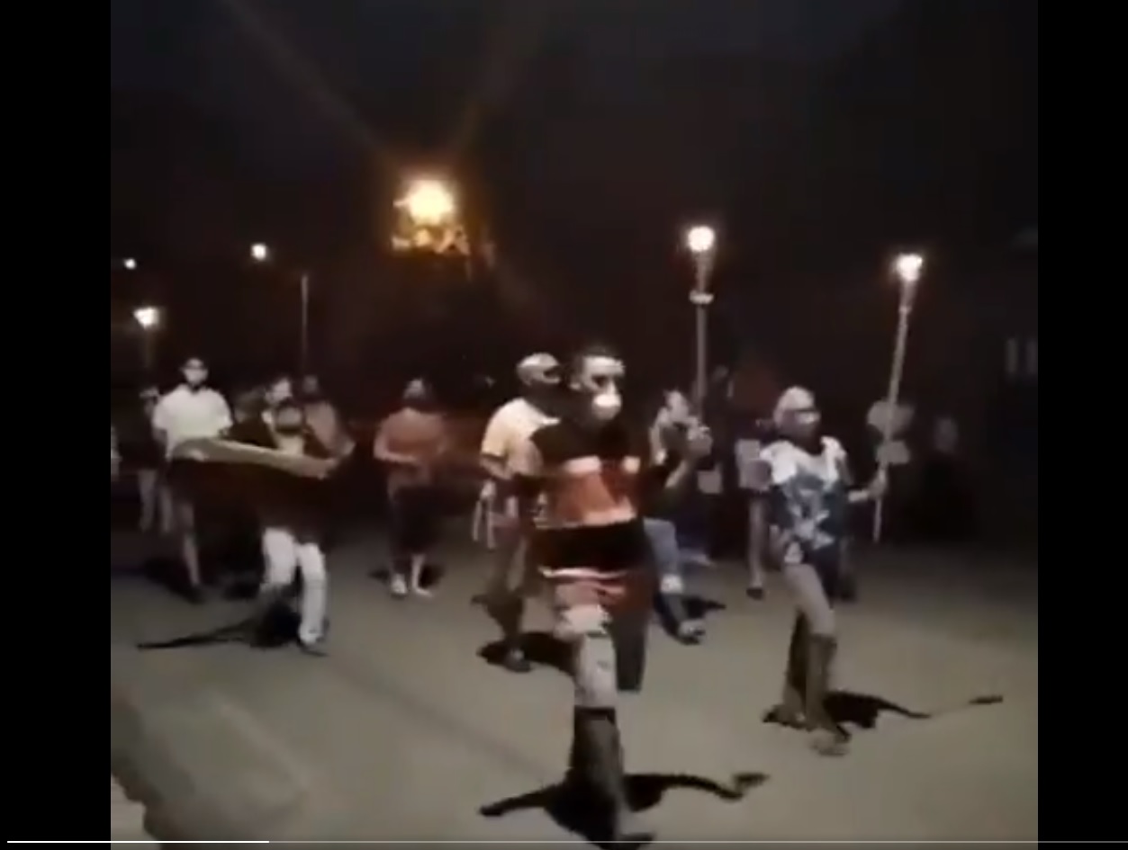 Reportan que neoespartanos tomaron las calles la noche de este miércoles