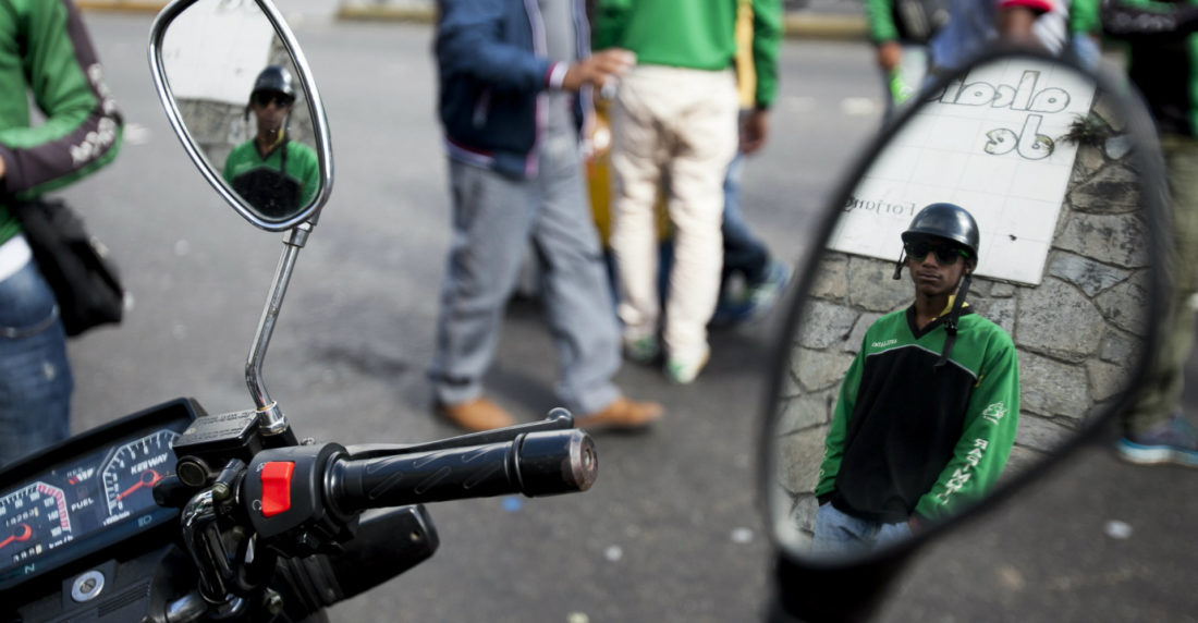 Denuncian nuevo modus operandi de bandas motorizadas en Caracas