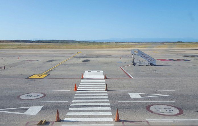 Aeropuerto de Porlamar presenta fallas en la pista de aterrizaje y no tiene agua