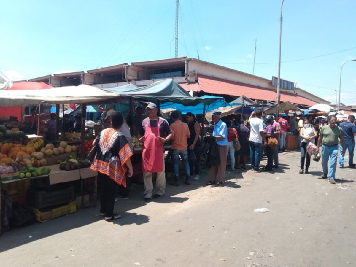Mercado las Pulgas en Maracaibo abre en plena semana de cuarentena radical y sin medidas de control