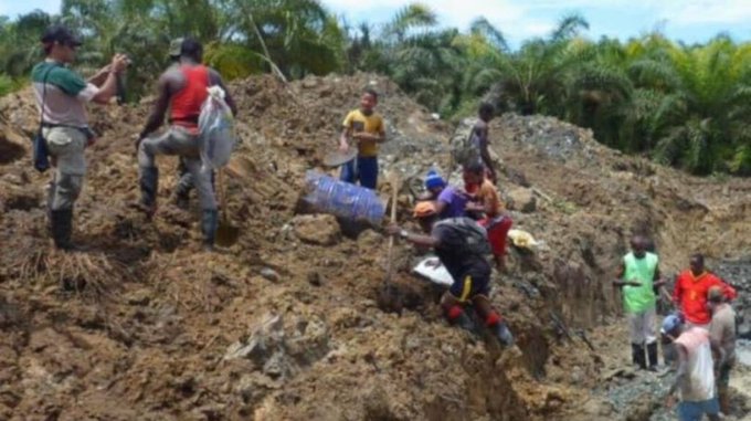 Mueren cinco personas por colapso de una mina ilegal en Ecuador
