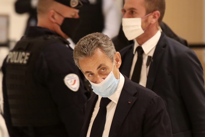 Suspenden juicio por corrupción contra el expresidente francés Sarkozy