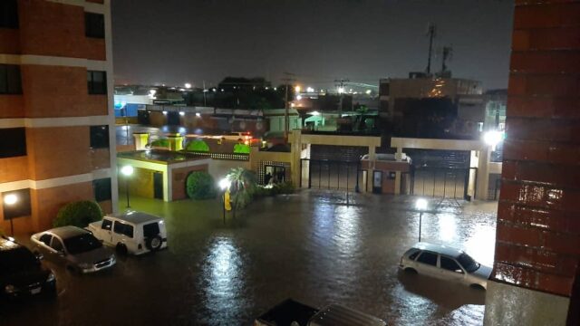 Reportan inundaciones en varias zonas de Maracaibo tras fuertes lluvias