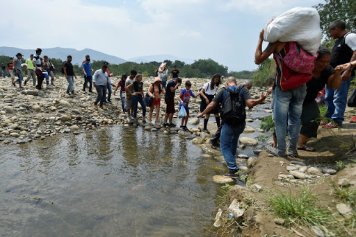 Centenar de venezolanos fueron sorprendidos por autoridades al cruzar por trochas a Colombia