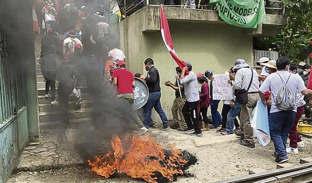 Autoridades cierran Machu Picchu por protestas de lugareños