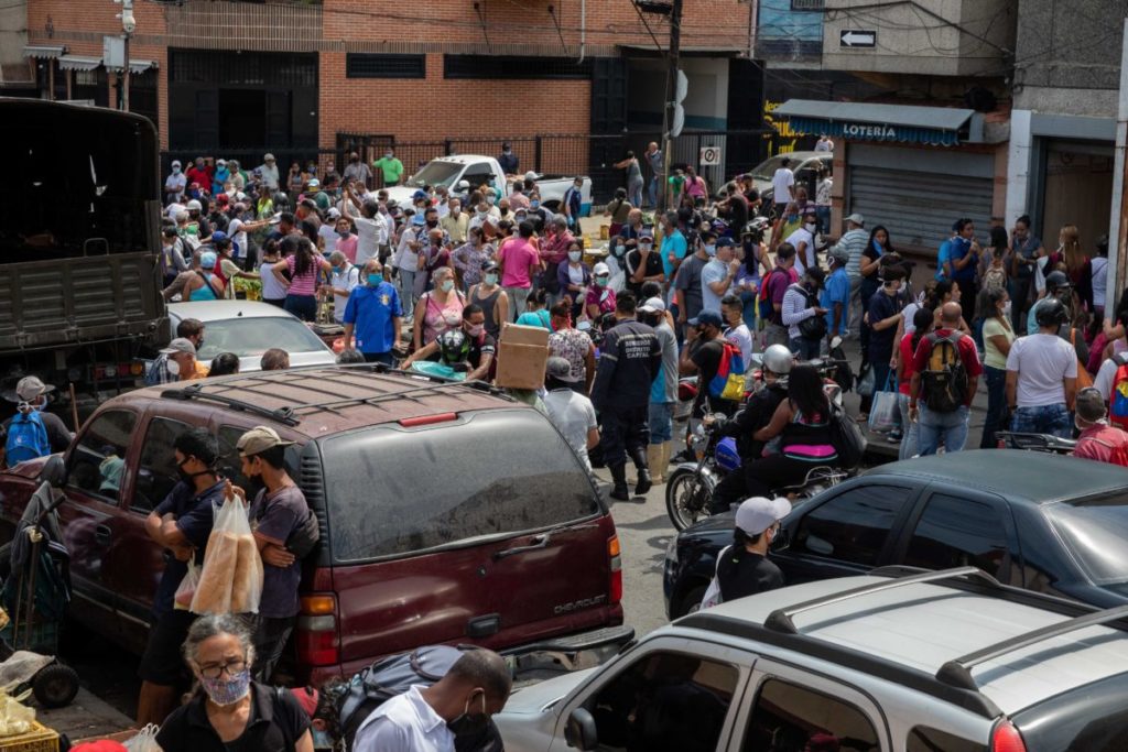 Reportan aglomeración de personas en el Mercado del Cementerio (+Video)