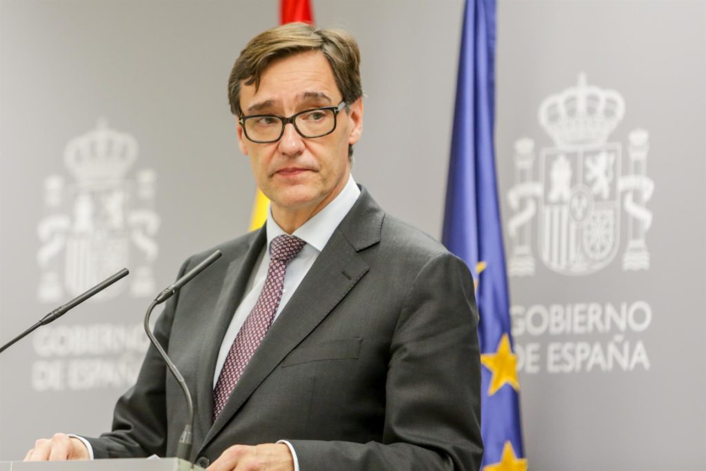 España estima que la pandemia se acabará "a finales de verano"