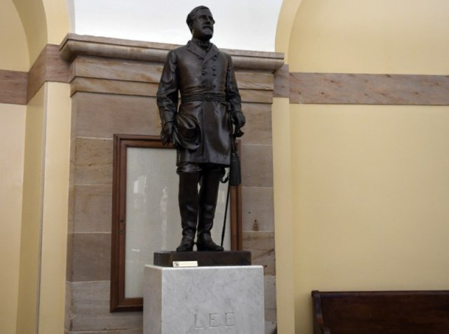 Estatua del líder sudista, Robert Lee fue desmontada en el Congreso de EE.UU.