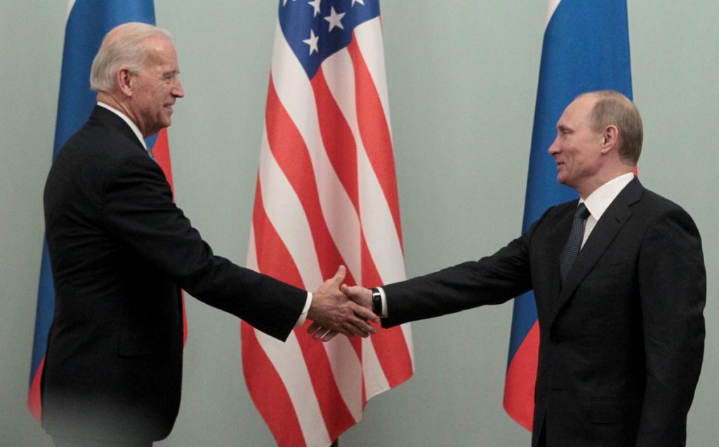 Putin felicita a Joe Biden: "Estoy listo para una colaboración y para establecer contactos con usted"