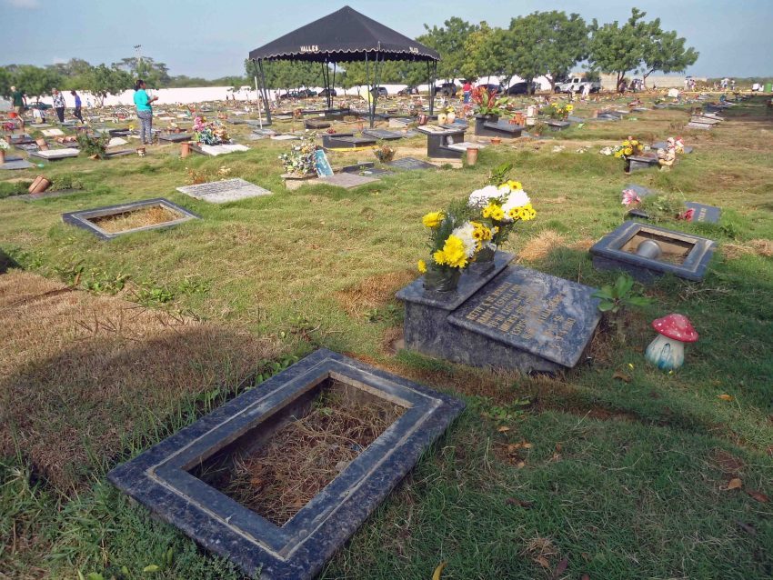 Denuncian robo de placas de las tumbas en el Cementerio del Este de Caracas